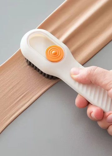 Brosse de Nettoyage à Liquide Intégré | Chaussures, Tissus & Accessoires
