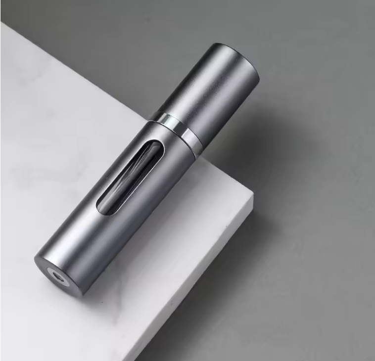 Bouteille de Parfum Rechargeable 8ml | Mini Flacon de Voyage Élégant & Anti-Fuite