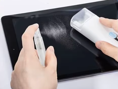 Kit de Nettoyage Électronique 7 en 1 | Nettoyeur pour Clavier, Ordinateur, Téléphone & Écouteurs