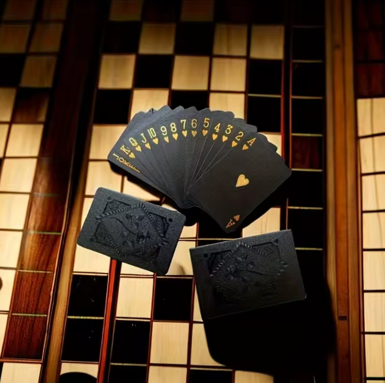Jeu de Cartes à Jouer Or & Noir | Étanche, Élégant & Durable